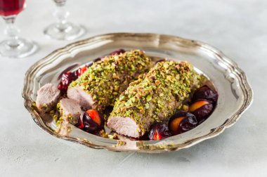 Antep fıstığı kabuklu domuz bonfile