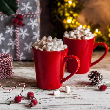 Marshmallowlu Noel Sıcak Çikolatası