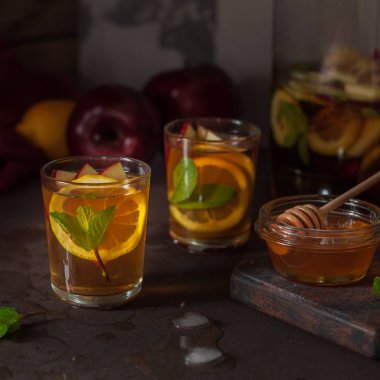 Elma, Limon ve Nane Buzlu Çay