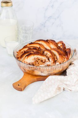 Cevizli Ekmek ve Tereyağı Puding