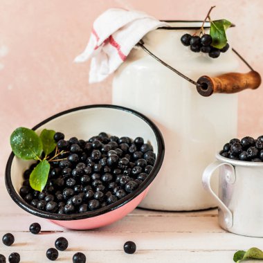 Mutfak Masasında Chokeberries