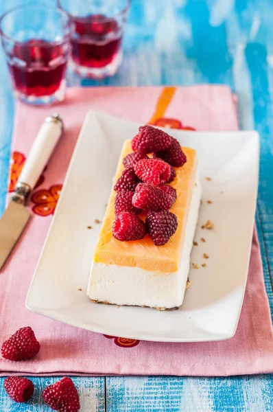 Semifreddo de limão com framboesas — Fotografia de Stock