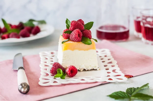 Semifreddo de limão com framboesas — Fotografia de Stock