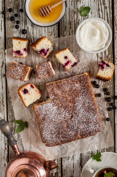 Dilimlenmiş Frenk Üzümlü Kek 