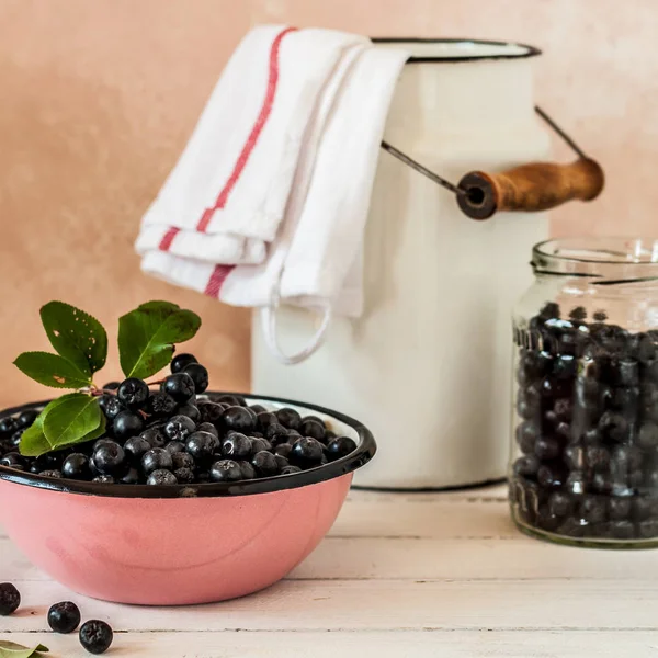 Mutfak Masasında Chokeberries