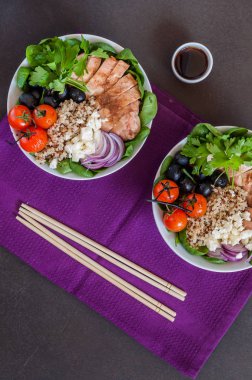 Quinoa ve Tavuk Buda Bowl