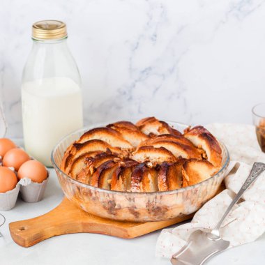 Cevizli Ekmek ve Tereyağı Puding