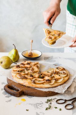 Armut Pizza Dilim ile Kadın