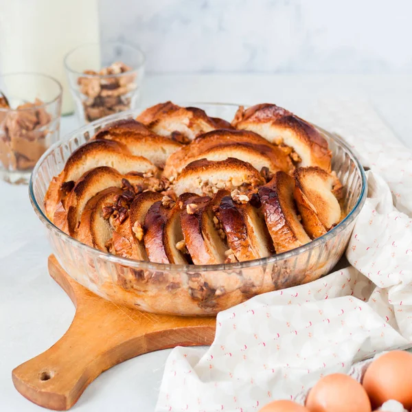 Notenbrood en boter pudding — Stockfoto