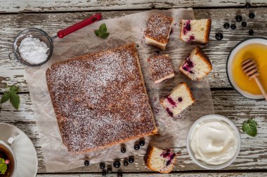 Dilimlenmiş Frenk Üzümlü Kek 