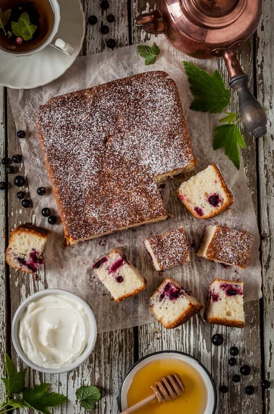 Fekete ribizli szelet torta — Stock Fotó