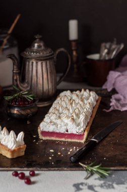 Kızılcık beze Tart