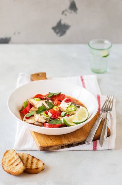 Domates ve Hindistan Cevizi Sütü Balık Güveç