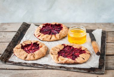 Bal ile Kepekli Erik Galettes