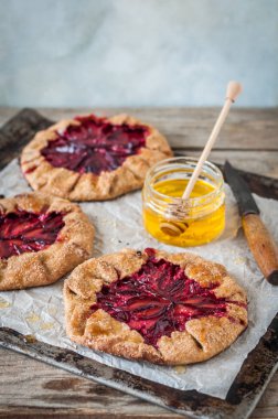 Bal ile Kepekli Erik Galettes