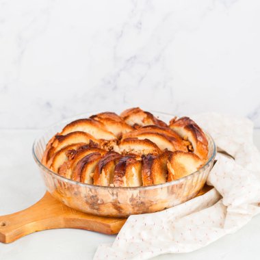 Cevizli Ekmek ve Tereyağı Puding