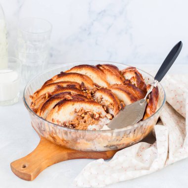 Cevizli Ekmek ve Tereyağı Puding