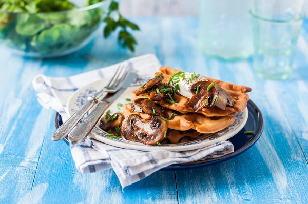 Gofres de patata con setas —  Fotos de Stock