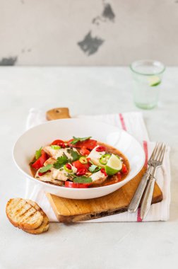 Domates ve Hindistan Cevizi Sütü Balık Güveç