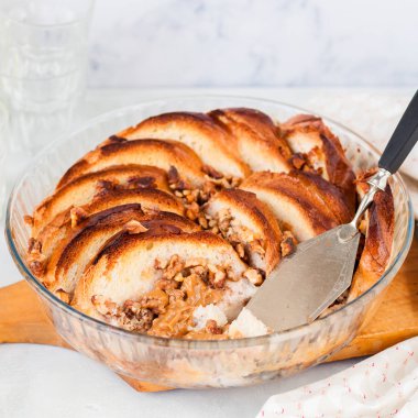 Cevizli Ekmek ve Tereyağı Puding