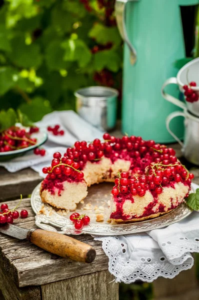 Red Currant Upside Down Bundt Cake — Stock Photo, Image