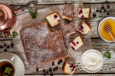 Dilimlenmiş Frenk Üzümlü Kek 