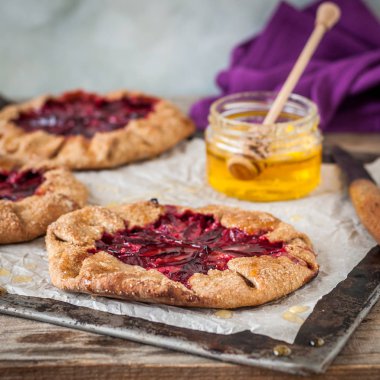 Bal ile Kepekli Erik Galettes