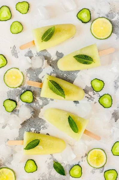 Cucumber and Lime Ice Pops — Stock Photo, Image