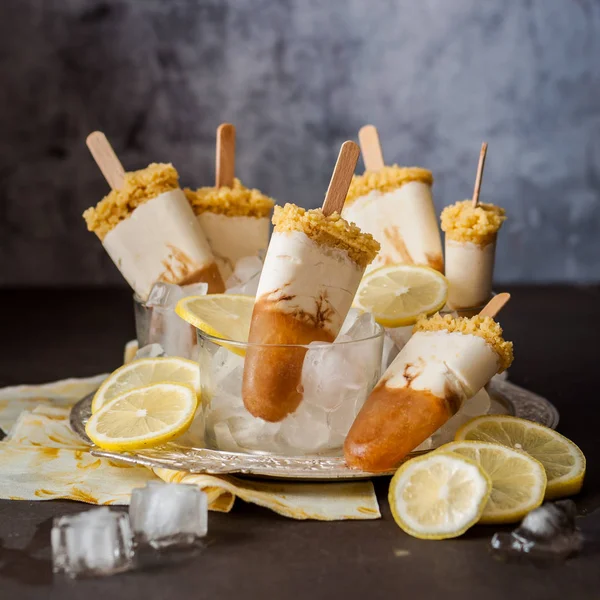 Lemon Iced Tea Cheesecake Popsicles — Stock Photo, Image