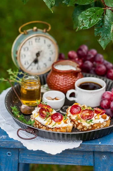 Grape Bruschetta Served for Breakfast — Stock Photo, Image