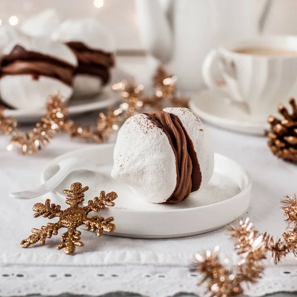 Huge Meringue Kisses Sandwiched Creamy Chocolate Filling Square — Stock Photo, Image