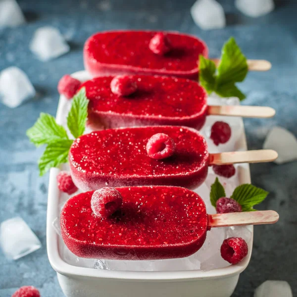 Malina Sorbet Ice Cream Popsicles Lodzie Kwadrat — Zdjęcie stockowe