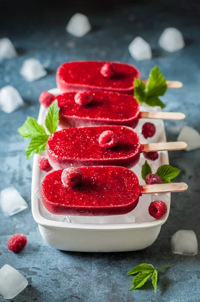 Raspberry Sorbet Ice Cream Popsicles Ice — Stock Photo, Image