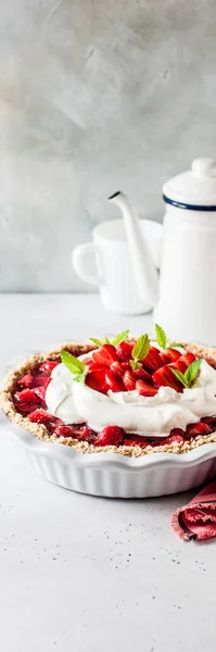 Fresh Strawberry Jelly Pie Con Graham Cracker Crust Crema Batida — Foto de Stock