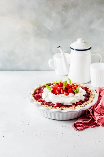 Fresh Strawberry Jelly Pie Con Graham Cracker Crust Crema Batida — Foto de Stock