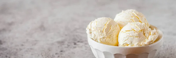 Palline Gelato Alla Vaniglia Semplici Senza Condimenti Banner Spazio Copiare — Foto Stock