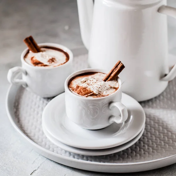 Heiße Schokolade Mit Chili Und Zimt Mit Schlagsahne Quadratisch — Stockfoto