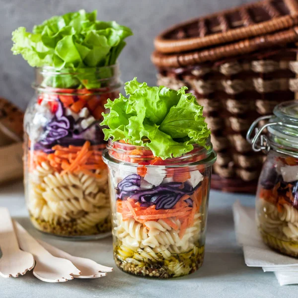 Massa Salada Legumes Jarro Quadrado — Fotografia de Stock