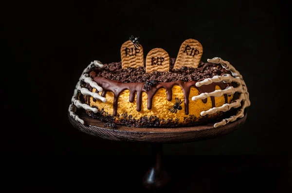 Cheesecake Zucca Con Halloween Festivo Decorazione Rip Ragno Mani Scheletro — Foto Stock
