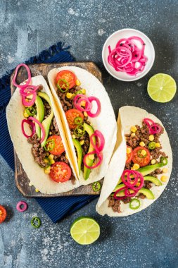 Meksika Kıymalı Biftek Tacoları Sebzeli ve Mısır Salsa 'lı