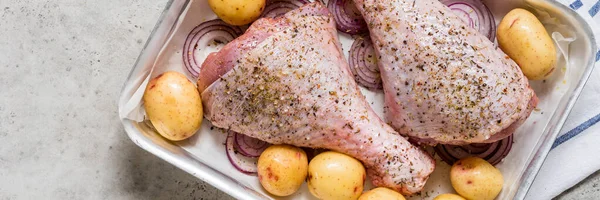 Two Uncooked Turkey Drumsticks Red Onion Potatoes Banner — Stock Photo, Image