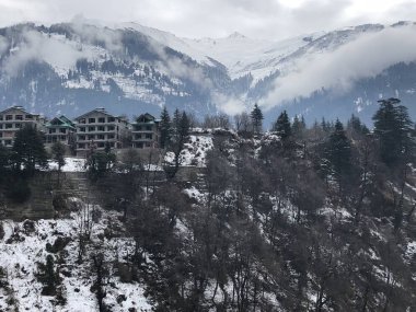 kar Manali Hindistan, Himachal Pradesh, Manali dağlar 