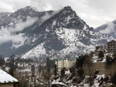 Himachal Hindistan dağlarda kar