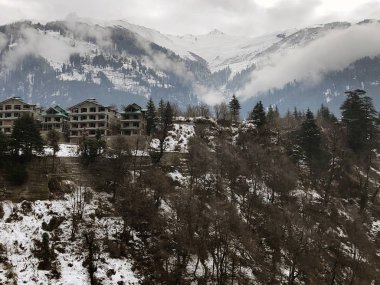 Himachal Hindistan dağlarda kar