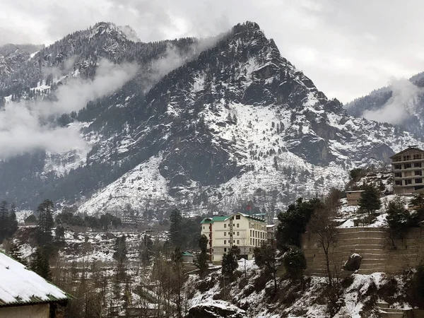Himachal Hindistan dağlarda kar