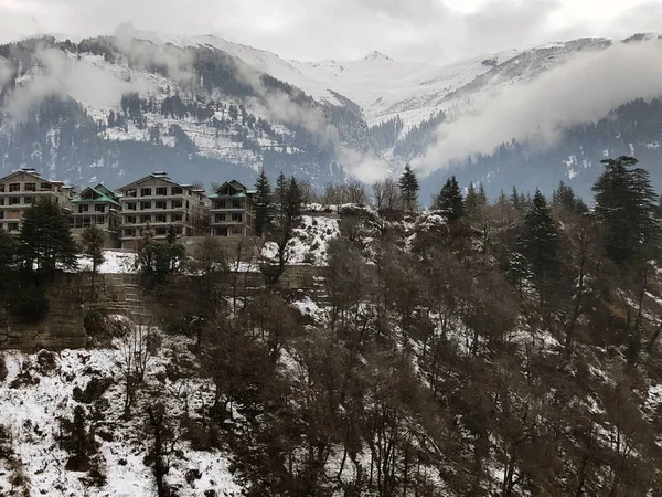 Himachal Hindistan dağlarda kar