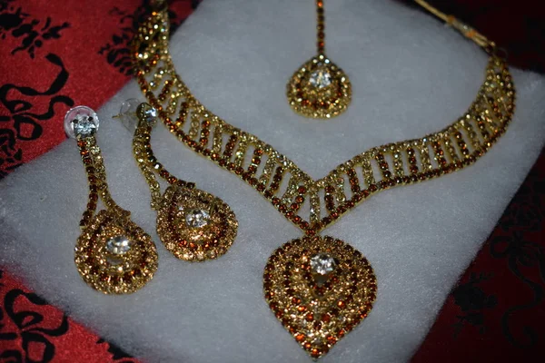 Elegant Golden Diamond Necklace Set Women — Stock Photo, Image