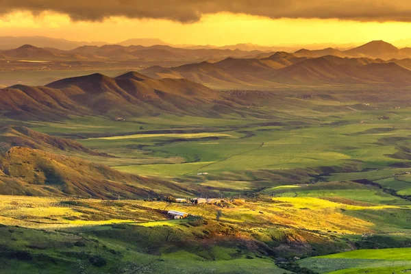 Itto Valley Belvedere, orta Atlas Dağları Hajeb ve Azrou arasında güzel bir manzara. Fas