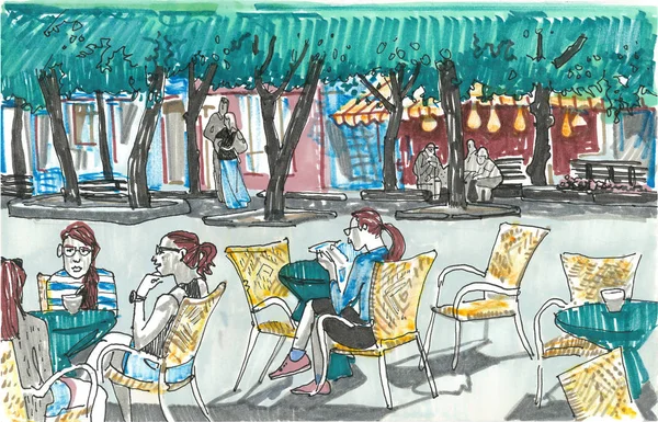 Κορίτσια κάθονται στα τραπέζια των υπαίθρια καφετέρια. Γραμμή φλαμουριές, βιτρίνες, άνθρωποι στο παρασκήνιο. Χέρι σκίτσο στυλ μαρκαδόρος στυλό εικονογράφηση. Οδός ευρωπαϊκή πόλη. Κάουνας. Λιθουανία — Φωτογραφία Αρχείου