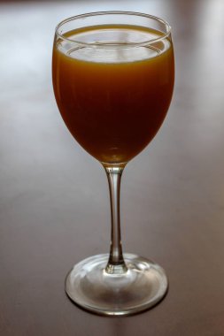 Bardakta portakal suyu